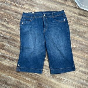 Capris bandolino Brady size 16